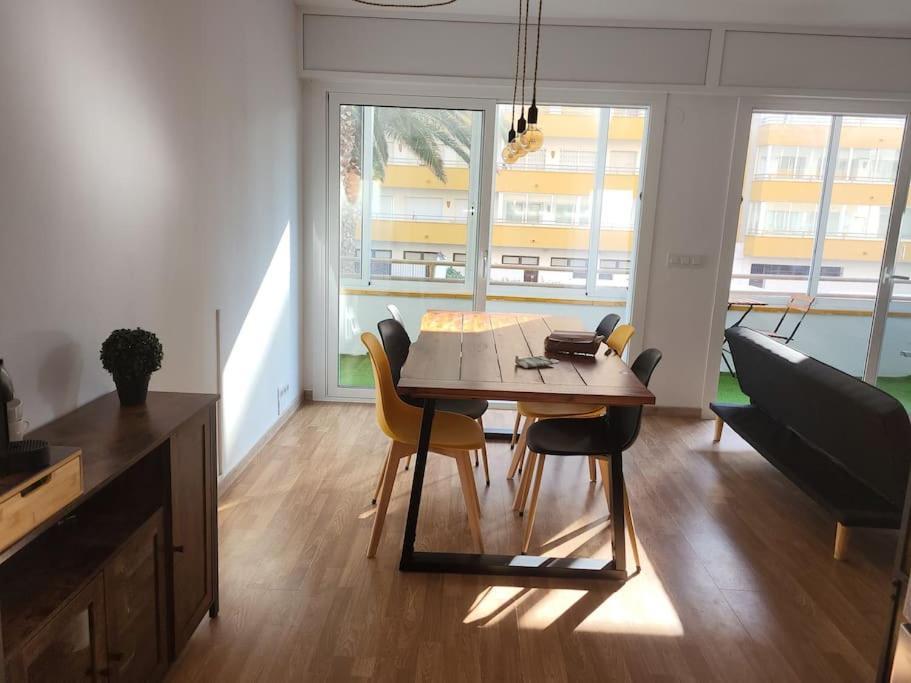 Superbe Apartement En Residence Avec Piscine Roses Exterior foto