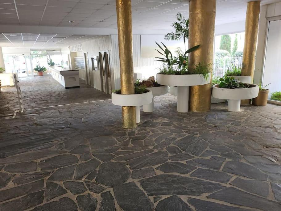 Superbe Apartement En Residence Avec Piscine Roses Exterior foto