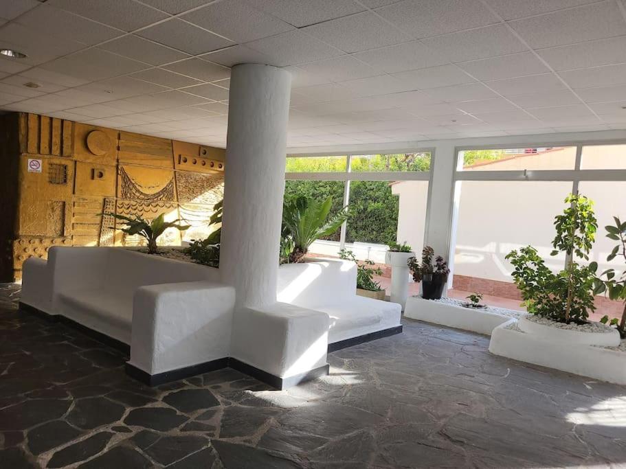 Superbe Apartement En Residence Avec Piscine Roses Exterior foto